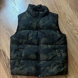 Old Navy Camouflage Puffer Vest